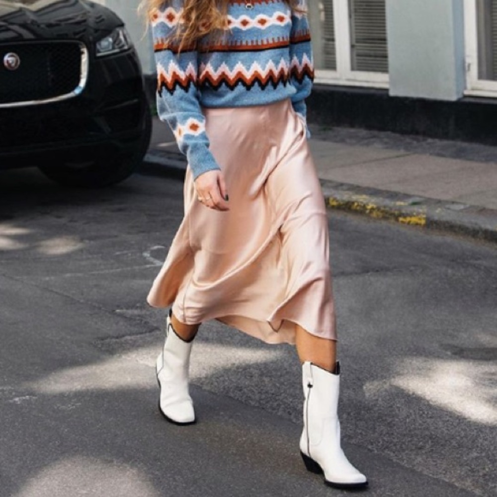 White slouch cowboy boot
